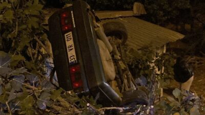  Mersin'in Silifke ilçesinde evin duvarına çarpan otomobildeki sürücü hayatını kaybetti.