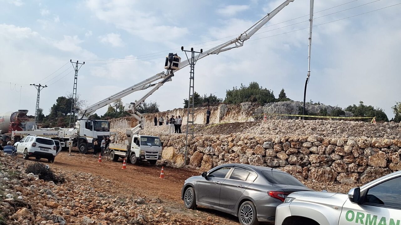 Mersin'in Erdemli ilçesinde çalıştığı inşaatta elektrik akımına kapılan işçi hayatını