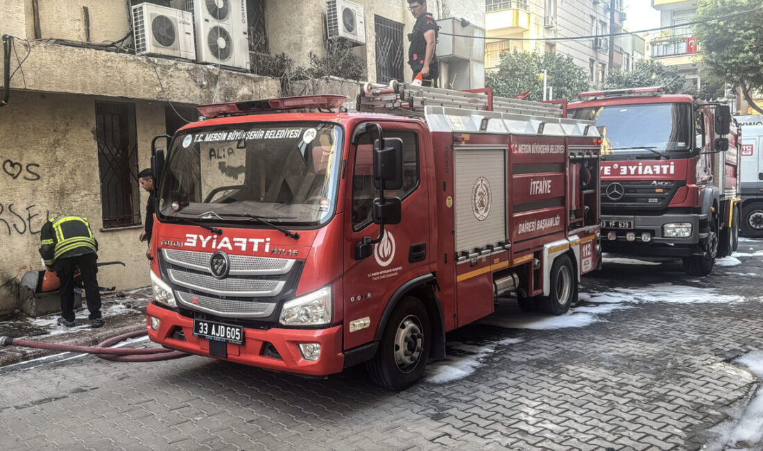 Mersin'in Akdeniz ilçesinde organizasyon işletmesinde çıkan yangın itfaiye ekiplerince söndürüldü.