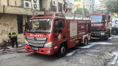 Mersin'in Akdeniz ilçesinde organizasyon işletmesinde çıkan yangın itfaiye ekiplerince söndürüldü.