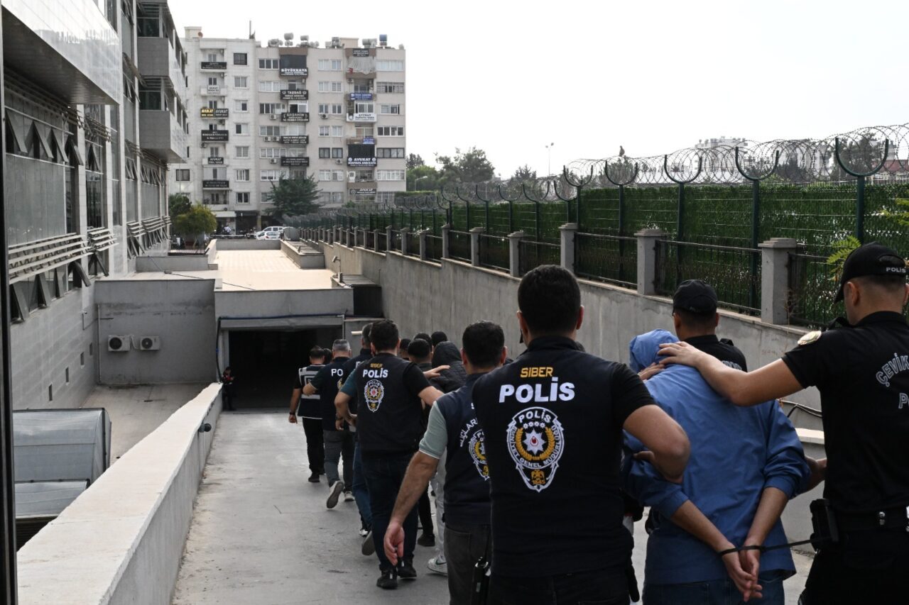 Mersin'de yasa dışı bahis operasyonunda gözaltına alınan 46 şüpheliden 17'si