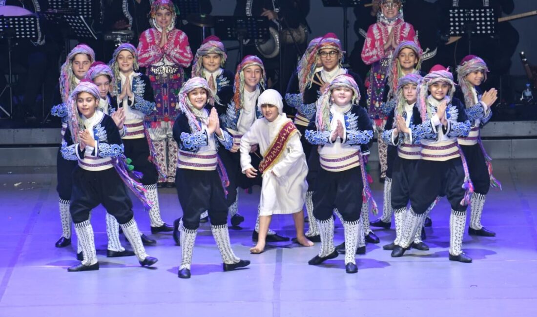Türkiye Halk Oyunları Federasyonu Başkanlığı tarafından hazırlanan "Hazine Masal" gösterisi,