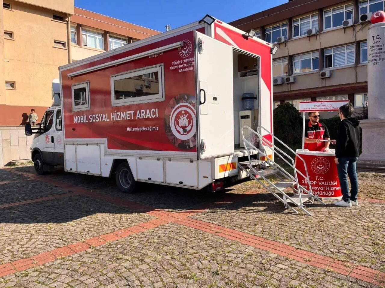 Aile ve Sosyal Hizmetler Bakanı Mahinur Özdemir Göktaş, sosyal hizmet