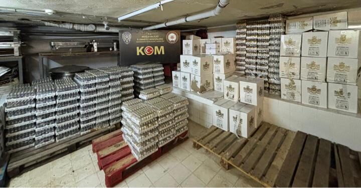 Muğla'nın Marmaris, Dalaman ve Fethiye ilçelerinde düzenlenen kaçakçılık operasyonunda 28