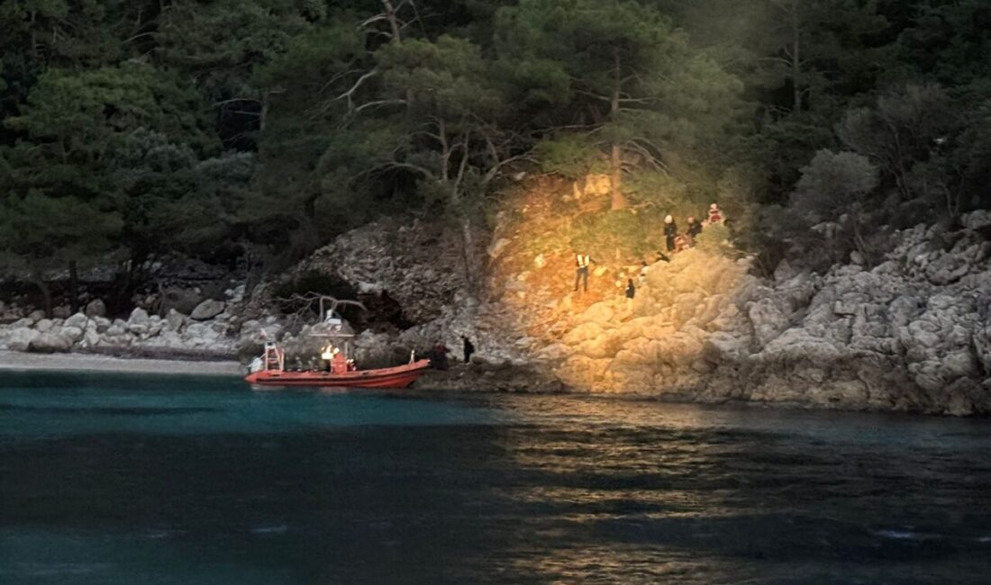 Muğla'nın Fethiye ilçesinde 36 düzensiz göçmen kurtarıldı.