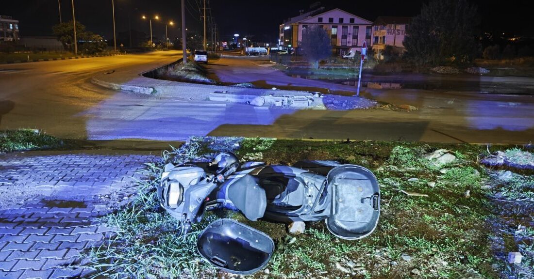  Muğla'nın Fethiye ilçesinde bariyerlere çarpan motosikletin sürücüsü yaşamını yitirdi.