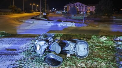  Muğla'nın Fethiye ilçesinde bariyerlere çarpan motosikletin sürücüsü yaşamını yitirdi.
