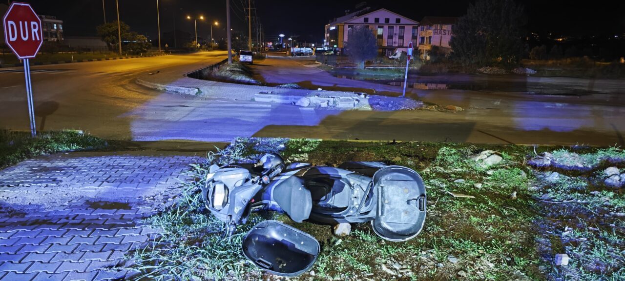  Muğla'nın Fethiye ilçesinde bariyerlere çarpan motosikletin sürücüsü yaşamını yitirdi.