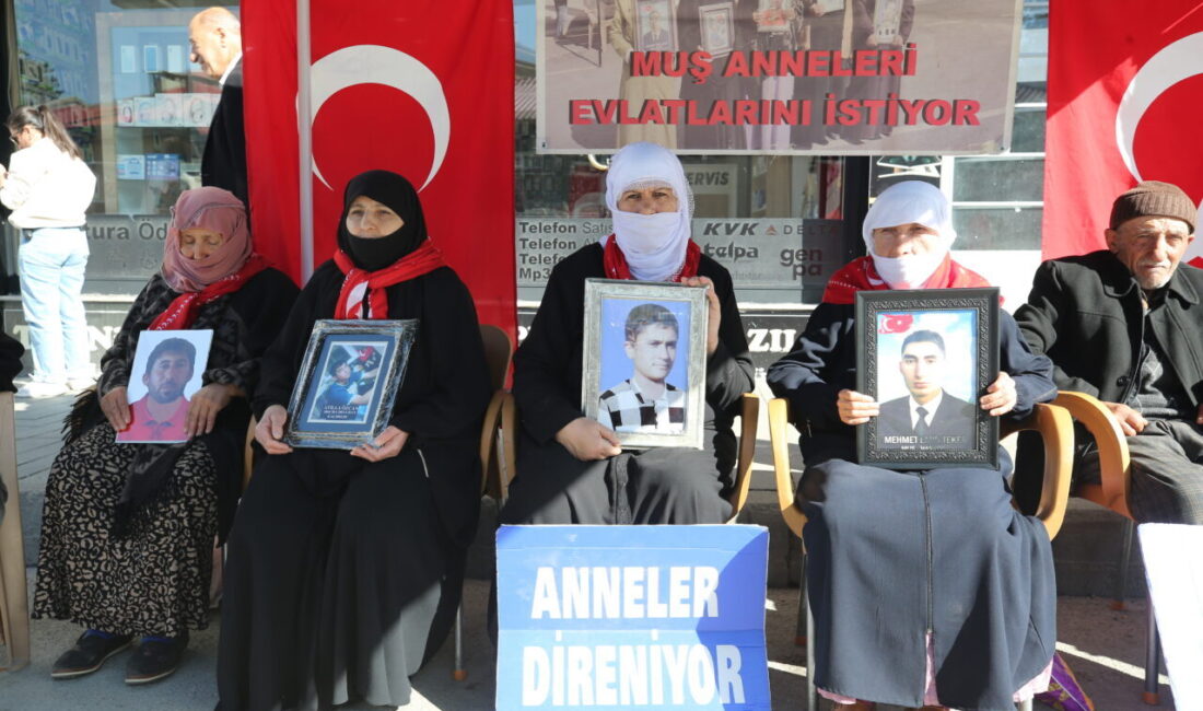 Muş'ta çocukları terör örgütü PKK tarafından kaçırılan aileler, DEM Parti