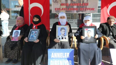 Muş'ta çocukları terör örgütü PKK tarafından kaçırılan aileler, DEM Parti