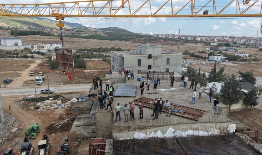  Gaziantep'in Nurdağı ilçesinde, rezerv alanında yapımı süren konut projesinin son
