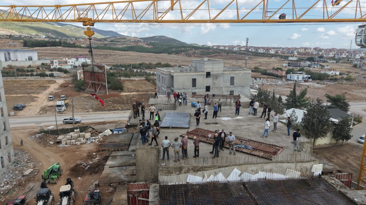  Gaziantep'in Nurdağı ilçesinde, rezerv alanında yapımı süren konut projesinin son