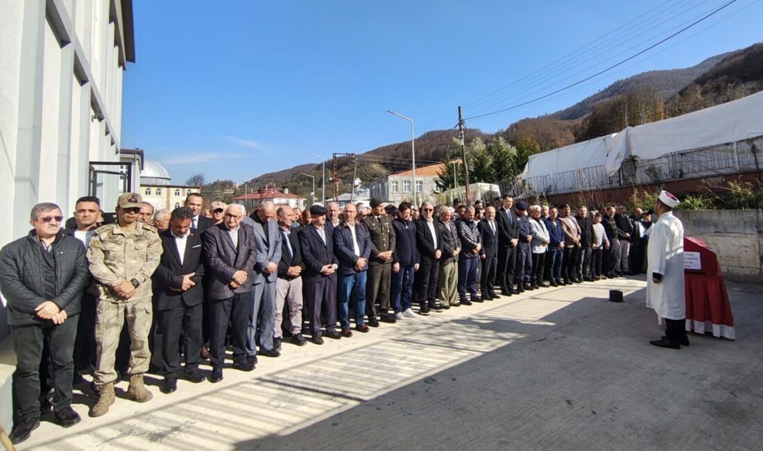 Ordu'da 94 yaşında hayatını kaybeden Kore gazisi Ahmet Çamoğlu'nun cenazesi