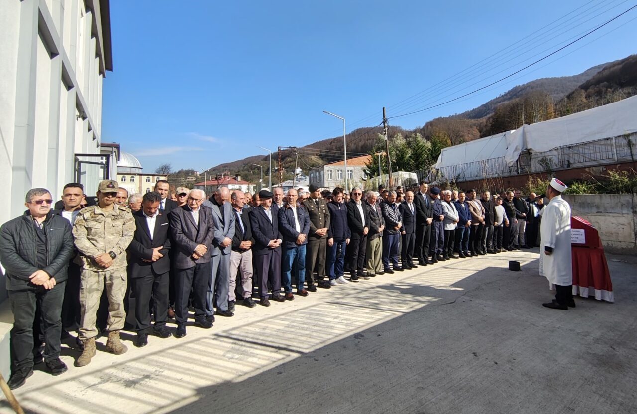Ordu'da 94 yaşında hayatını kaybeden Kore gazisi Ahmet Çamoğlu'nun cenazesi