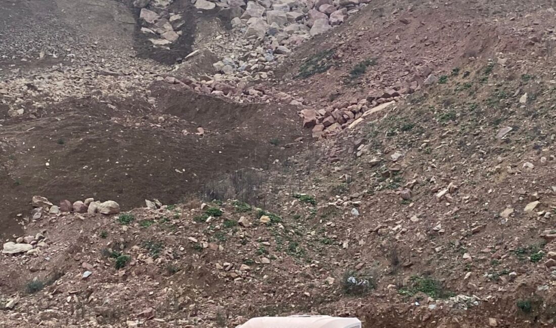 Ordu'nun Fatsa ilçesindeki bir taş ocağı şantiyesinde göçük meydana geldi.