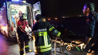 Osmaniye'nin Kadirli ilçesinde iki otomobilin çarpışması sonucu 1'i çocuk 4