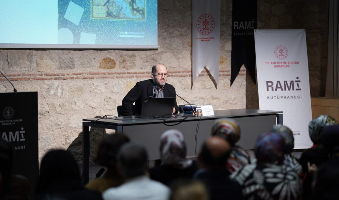 Rami Kütüphanesi'nde düzenlenen "Zamanı Aşan Metinler: Klasiklerle Düşünmek" adlı söyleşi