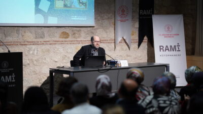 Rami Kütüphanesi'nde düzenlenen "Zamanı Aşan Metinler: Klasiklerle Düşünmek" adlı söyleşi