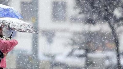 Eskişehir'de sağanak hayatı olumsuz etkiledi.