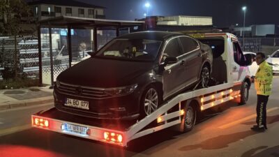 Sakarya'da narkotik polisi, kovalamaca sonucu 3 zanlıyı yakaladı.