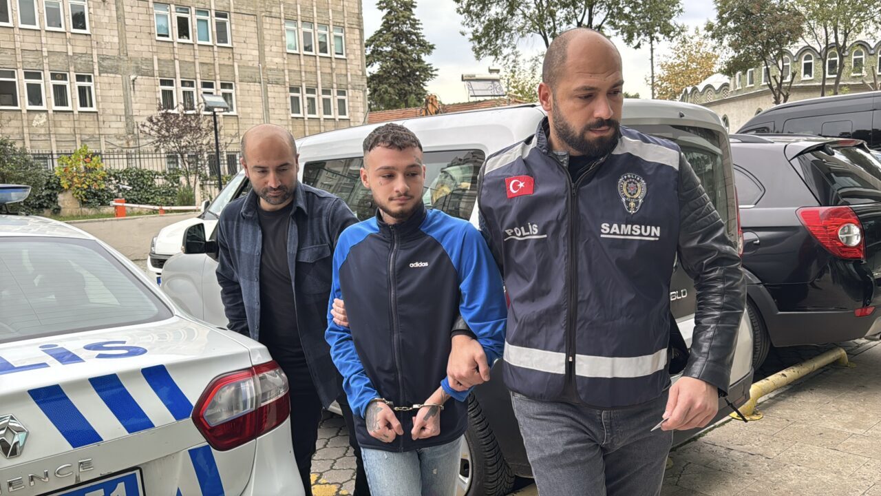 Samsun'un İlkadım ilçesinde bir kişiyi bıçakla yaralayan şüpheli, tutuklandı.