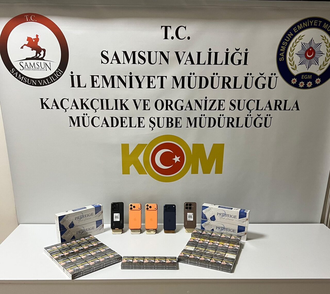 Samsun'un İlkadım ilçesinde düzenlenen kaçakçılık operasyonunda 3 şüpheli gözaltına alındı.