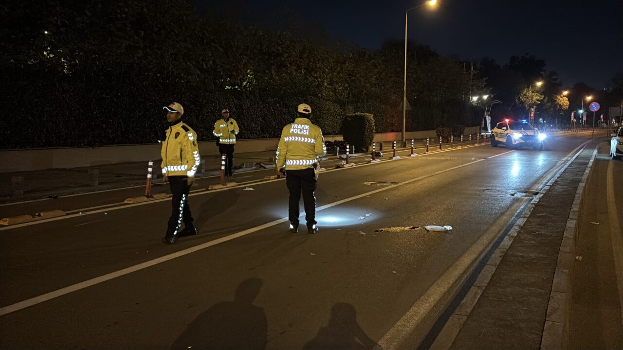 Samsun'un İlkadım ilçesinde motosikletin yayaya çarpması sonucu 3 kişi yaralandı.