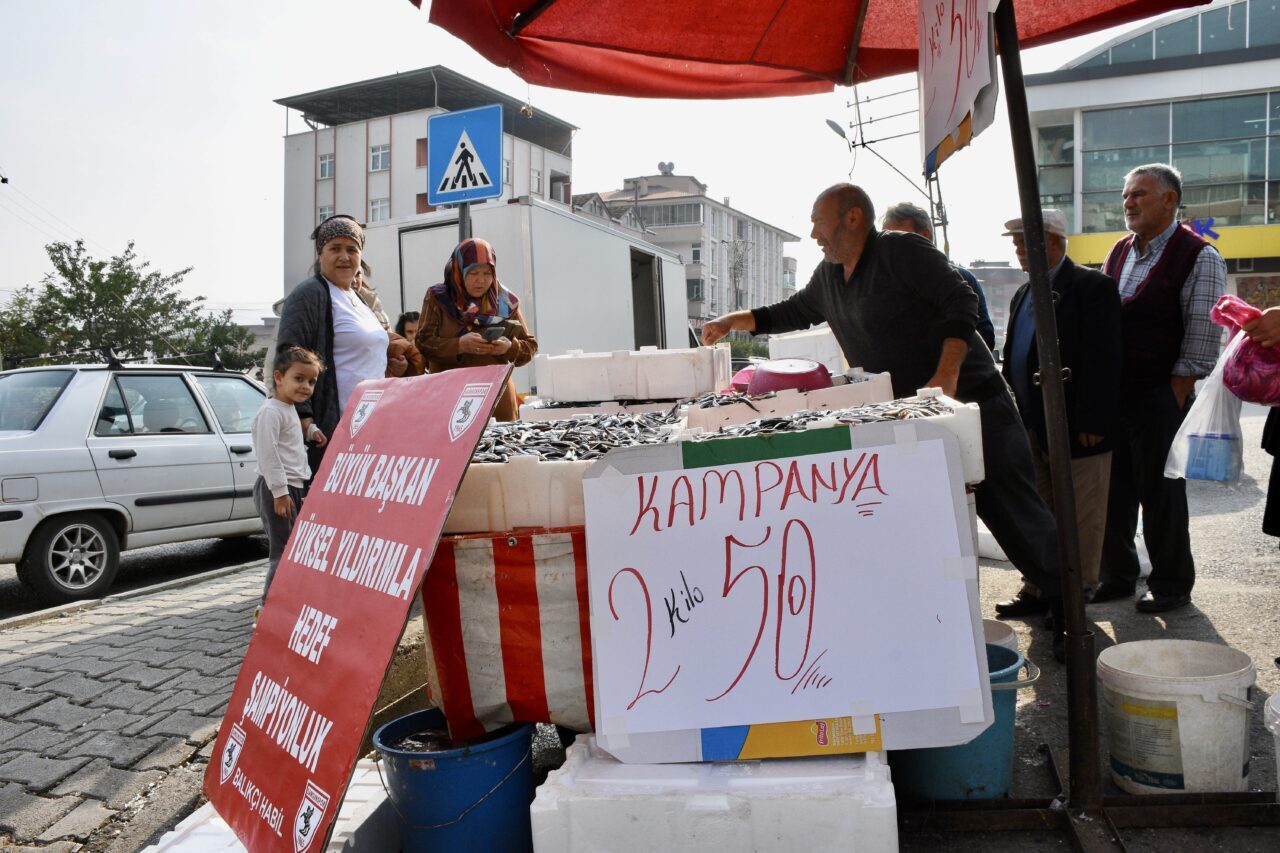  Samsun'da balıkçılık yapan fanatik Samsunspor taraftarı 42 yaşındaki Habil Yurtseven,
