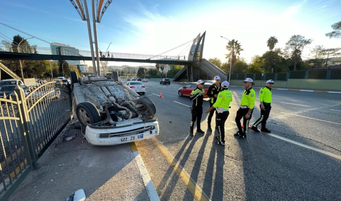 Şanlıurfa'nın Haliliye ilçesinde otomobilin devrilmesi sonucu 5 kişi yaralandı.