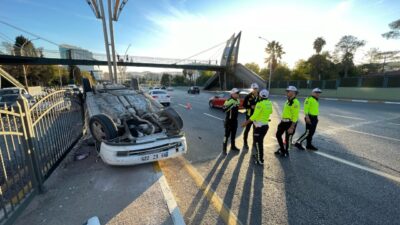 Şanlıurfa'nın Haliliye ilçesinde otomobilin devrilmesi sonucu 5 kişi yaralandı.
