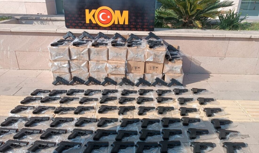  Adana Emniyet Müdürlüğünün, silah kaçakçılığı yapan şebekeyi 11 aylık teknik