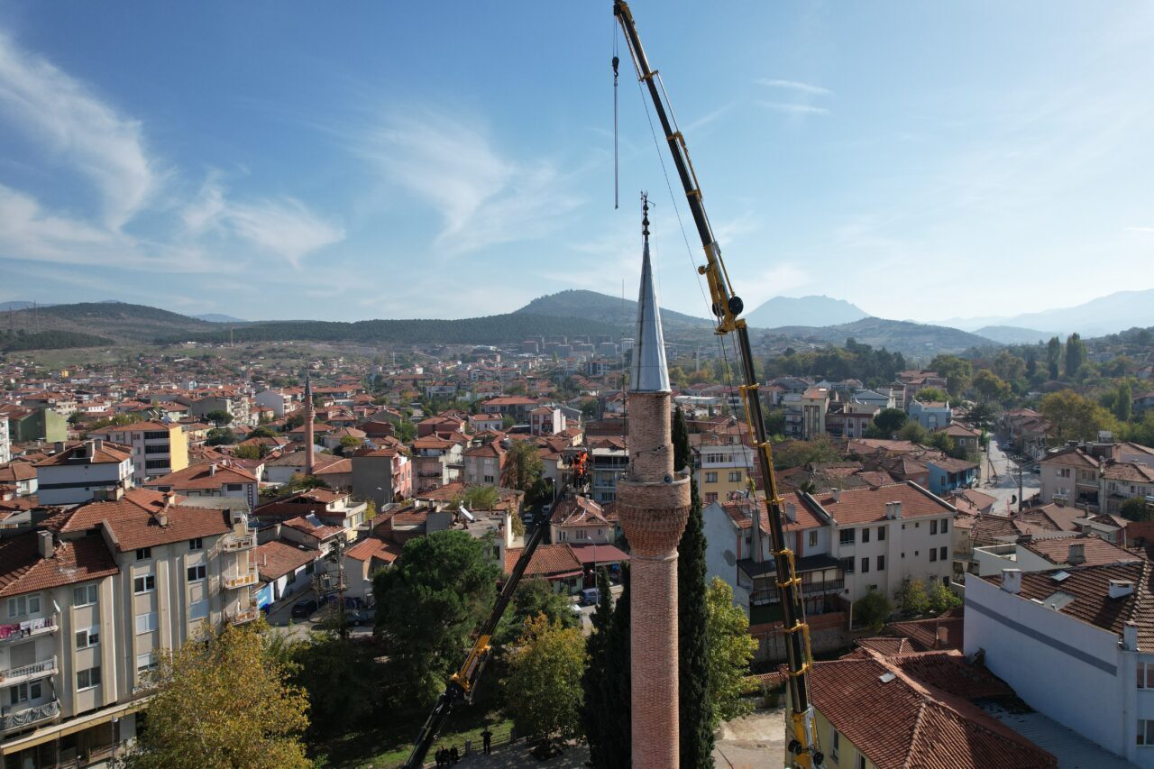 Balıkesir'in Sındırgı ilçesinde meydana gelen depremlerin ardından tarihi değere sahip
