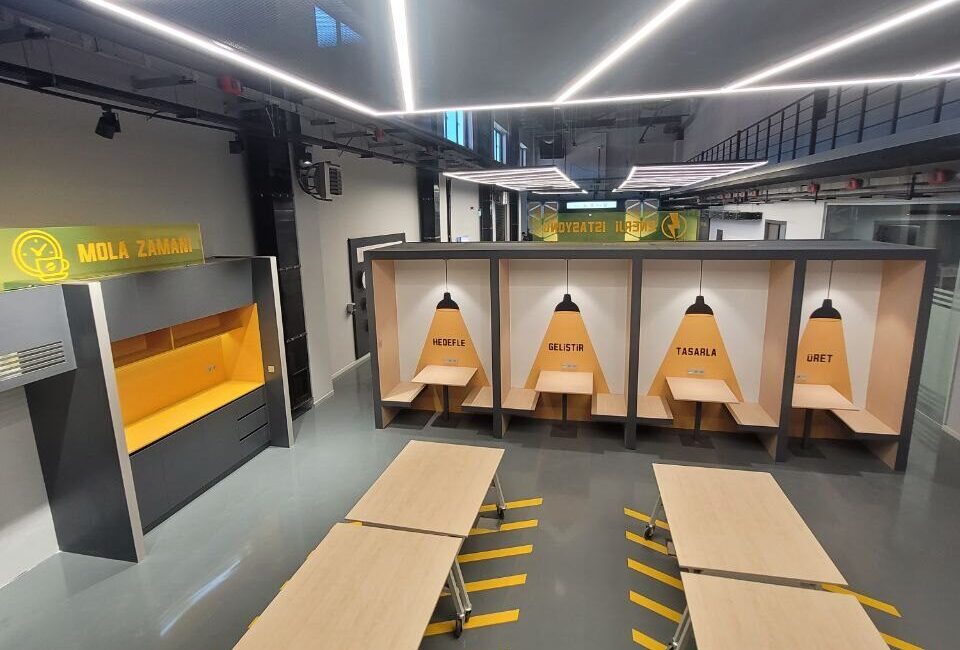 Sanayi ve Teknoloji Bakanı Mehmet Fatih Kacır, Şırnak ve Hakkari'ye