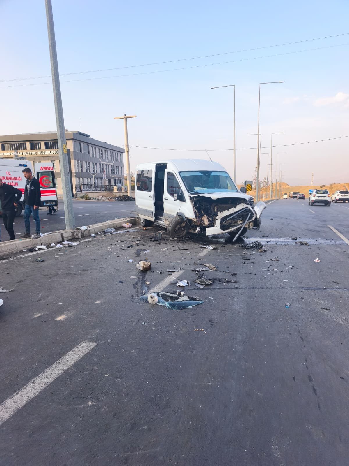 Şırnak'ta minibüs ve hafif ticari aracın çarpışması sonucu 13'ü çocuk