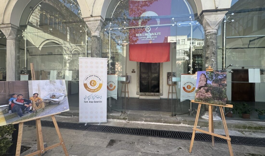 Suriyeli fotoğrafçı Ahmad Al Bakkar'ın "Memleketimin Anıları" sergisi sanatseverlerle buluştu.