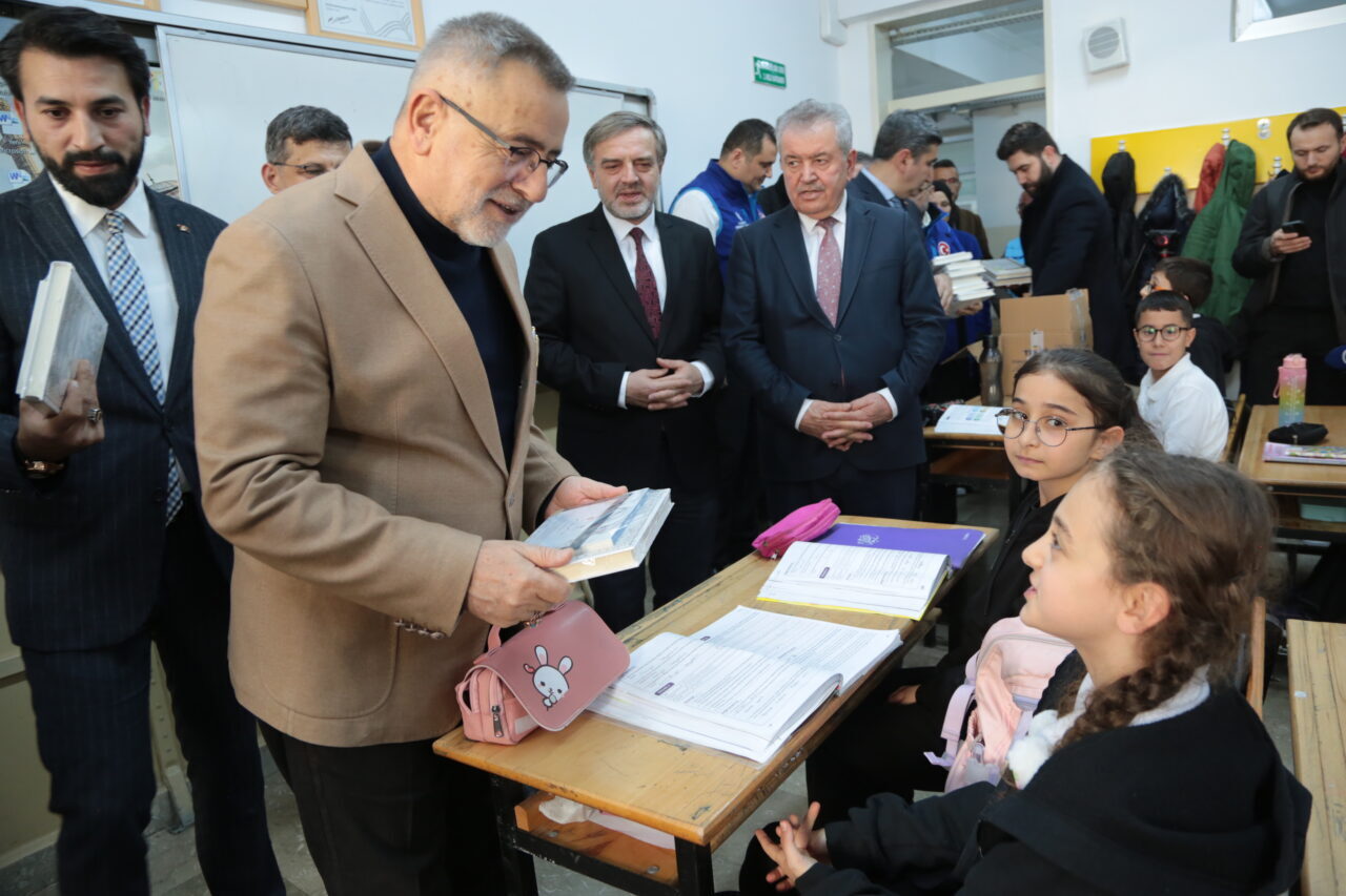 Türkiye Diyanet Vakfı (TDV), "Dersimi Seçiyorum Kur'an'ımı Alıyorum" projesi kapsamında