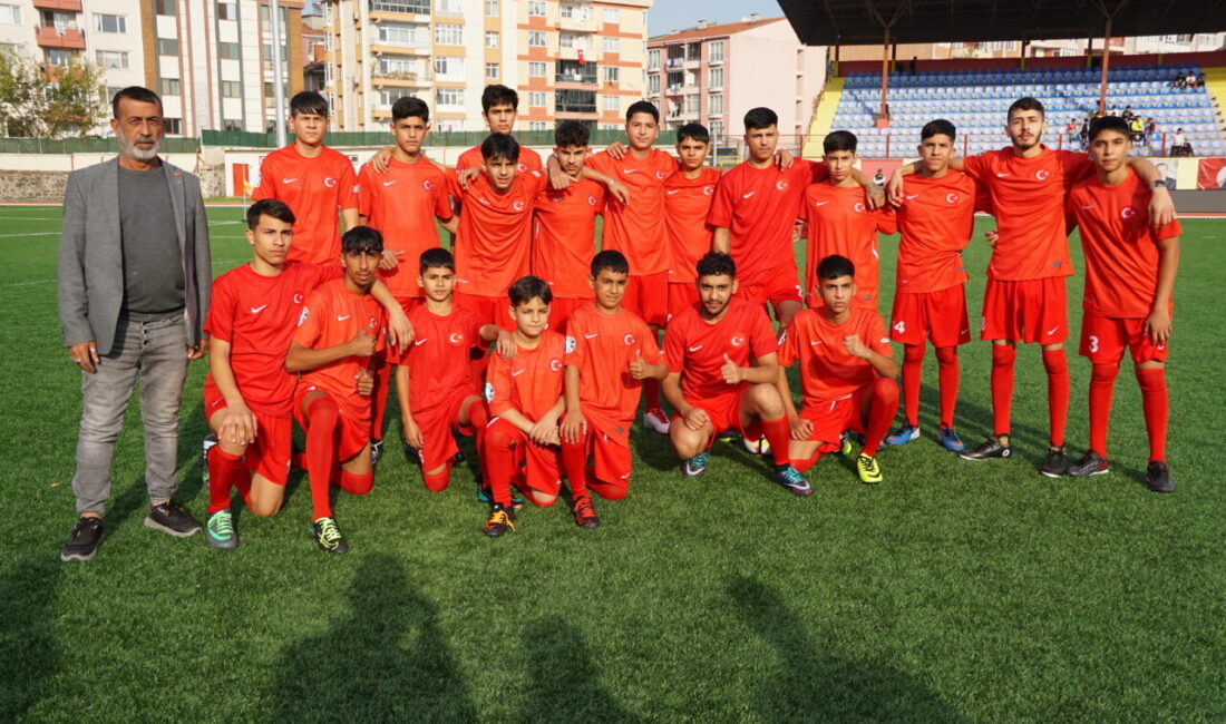 Tekirdağ'da düzenlenen etkinlik kapsamında Roman çocuklar dostluk maçı yaptı.
