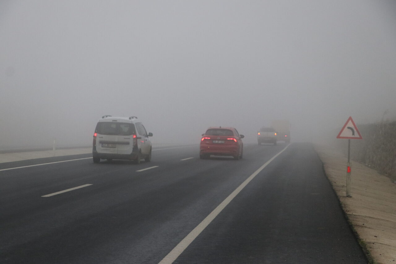 Tekirdağ'da sis nedeniyle görüş mesafesi yer yer 30 metrenin altına