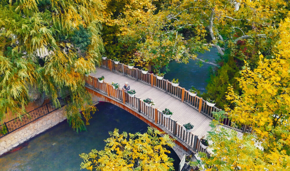  Malatya'nın Darende ilçesindeki Tohma Kanyonu, sonbaharda ziyaretçilerine eşsiz manzaralar sunuyor.