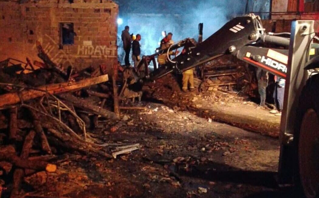 Tokat'ın Zile ilçesinde bir evde çıkan yangında, görme engelli kişi