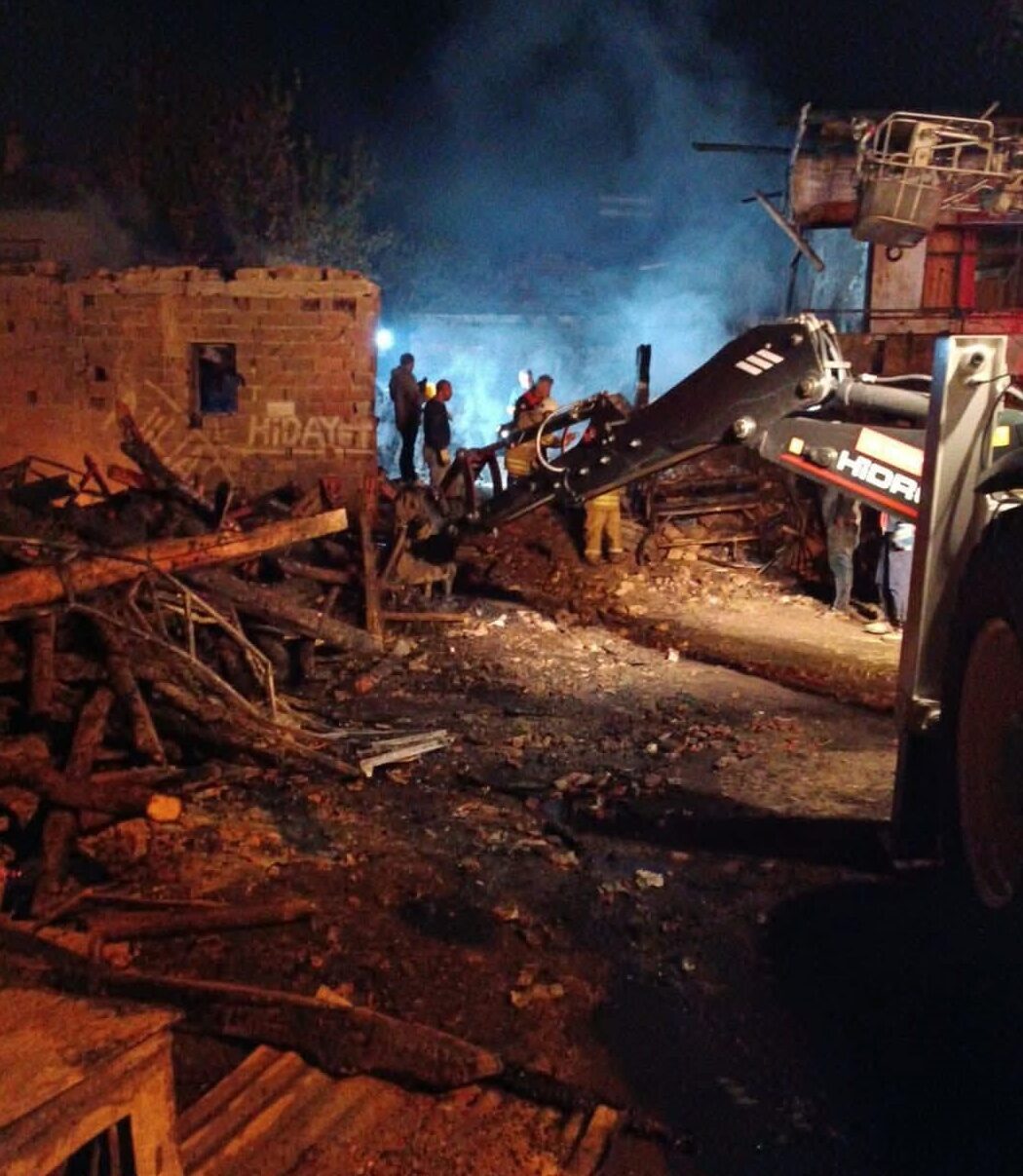 Tokat'ın Zile ilçesinde bir evde çıkan yangında, görme engelli kişi