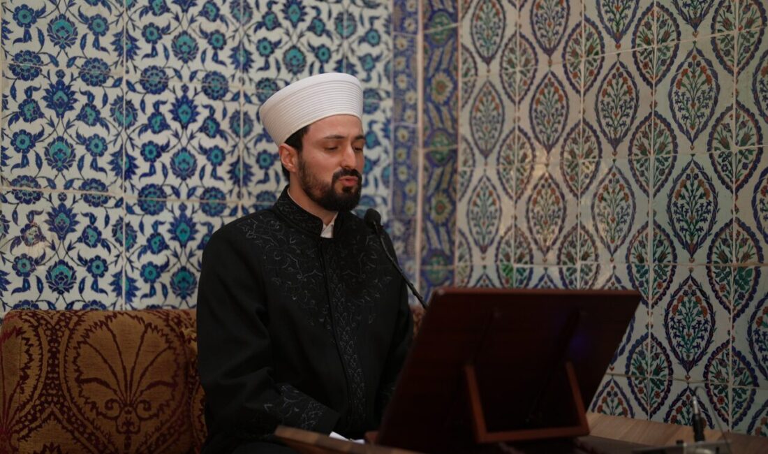  İstanbul'da, Topkapı Sarayı'nın en çok ziyaret edilen bölümlerinden Mukaddes Emanetler