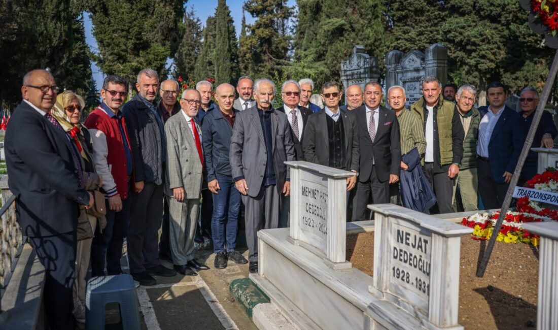  Trabzonspor'un kurucu başkanlarından Rıfat Dedeoğlu, vefatının 21. yılında kabri başında