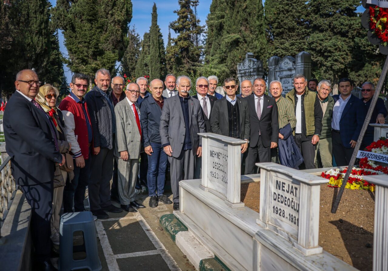  Trabzonspor'un kurucu başkanlarından Rıfat Dedeoğlu, vefatının 21. yılında kabri başında