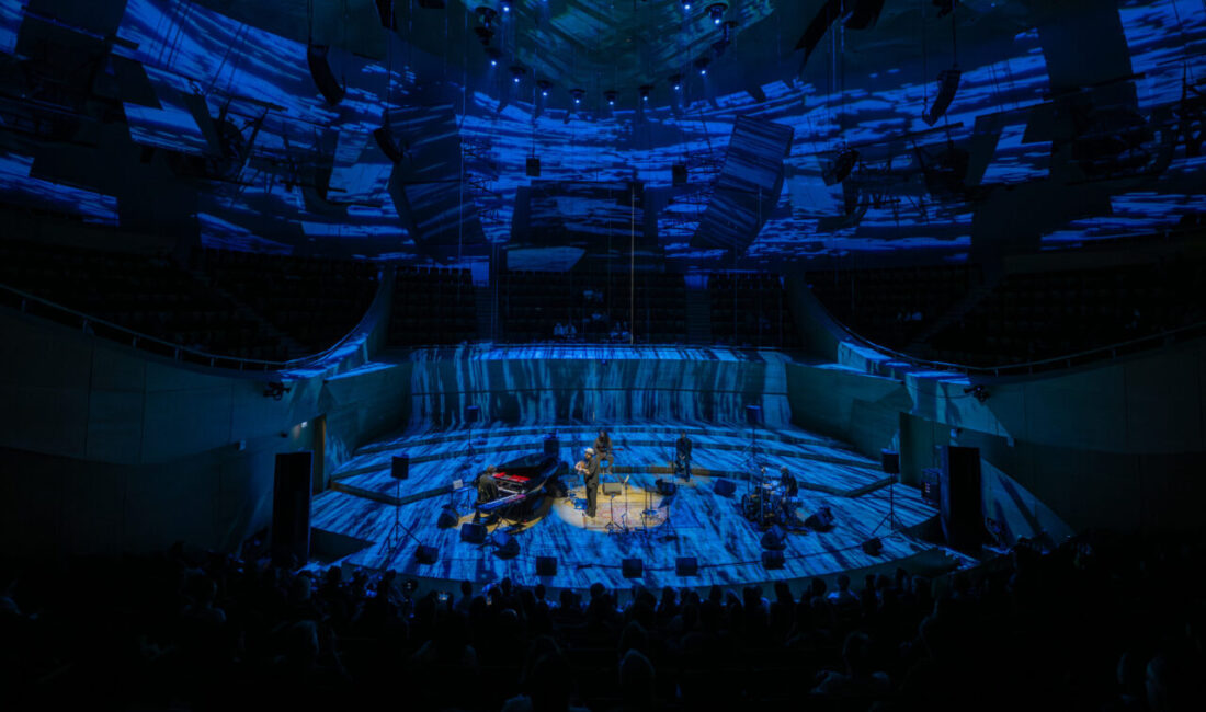 Tunuslu besteci, ud virtüözü ve vokalist Dhafer Youssef, başkentte müzikseverlerle