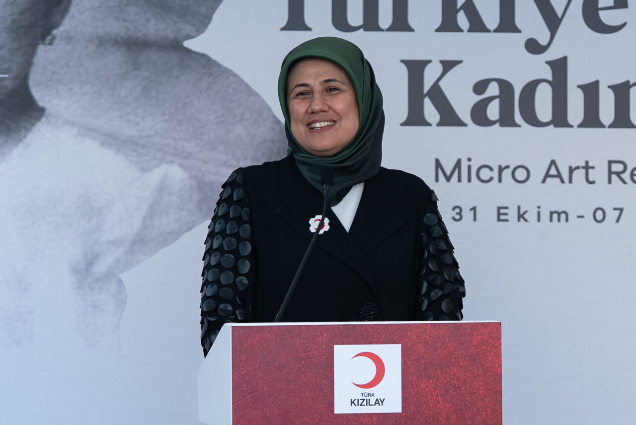 Türk Kızılay, Cumhuriyet tarihinde iz bırakan 44 kadının minyatür portrelerini