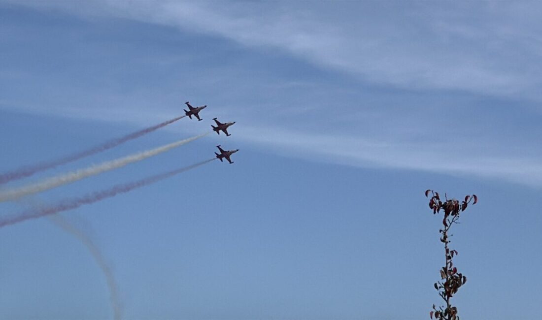  Türk Hava Kuvvetlerinin akrobasi timi Türk Yıldızları, Tekirdağ semalarında gösteri