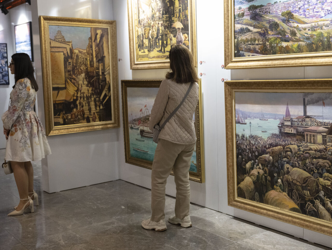 Türk Dünyası'nın farklı bölgelerinden 16 usta ressamın 130 tablosundan oluşan,