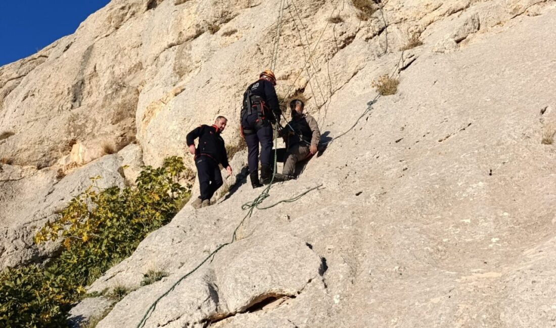 Van'ın Tuşba ilçesinde, kayalıklarda mahsur kalan kişi, Afet ve Acil