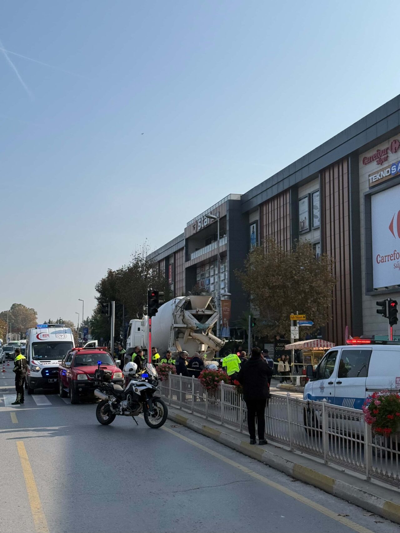 &nbsp; Y.D. (28) yönetimindeki 16 BBC 24 plakalı beton mikseri,